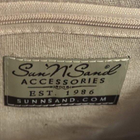 Sun N’ Sand Seagrass Round straw crossbody bag - Picture 9 of 9